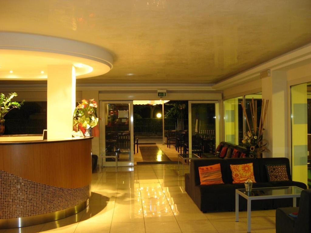 Hotel Du Lac Rimini Exteriör bild